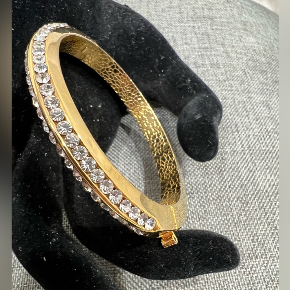 Heavy Vintage Gold Tone and Rhinestones 7 Inch Hinged Bangle...Gold Plated☑️